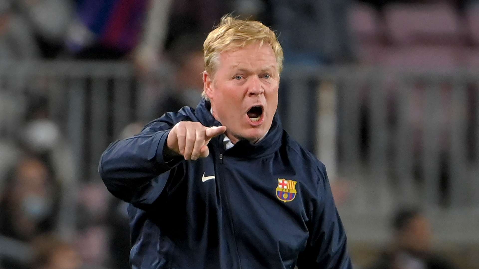 冲击冠军 上海足球俱乐部在中超联赛中的辉煌历程与挑战解析